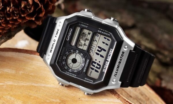 Casio AE-1200WH Digitaluhr mit wasserdichtem Gehäuse und elastischem Band testen