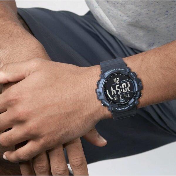 Casio AE-1500WH-8BVEF Sportliche Digitaluhr für Herren mit wasserdichtem Gehäuse