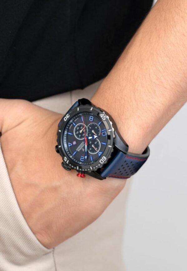 Festina Herrenchronograph mit Lederarmband und wasserdichtem Design begeistert Fans